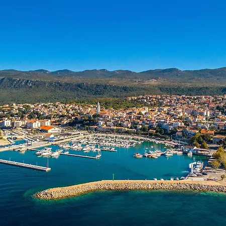 3 Bedroom In ブリビル