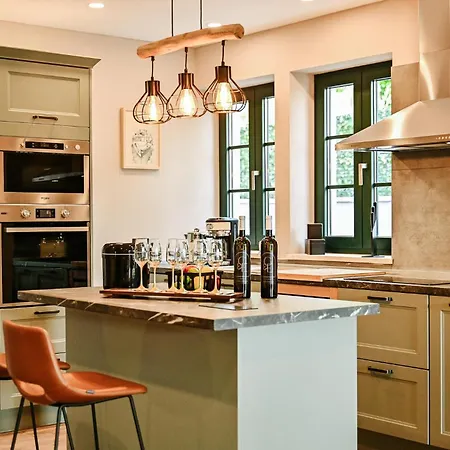 3 Bedroom In ブリビル