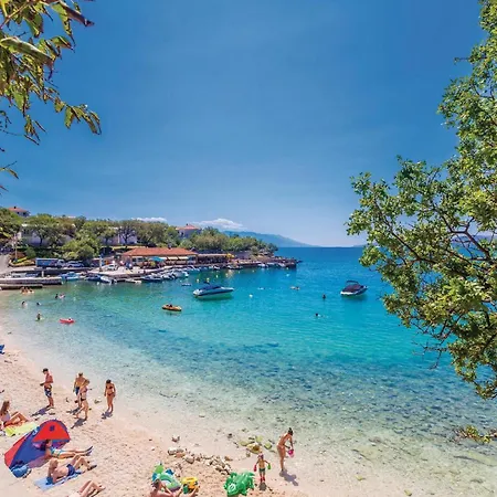 別荘 3 Bedroom In ブリビル