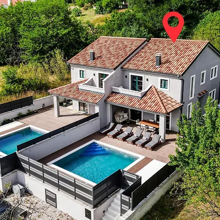 別荘 3 Bedroom In ブリビル